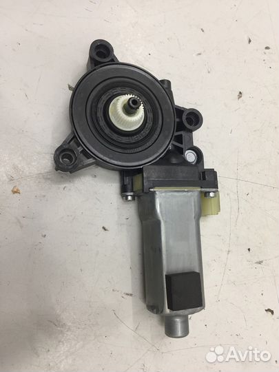 Моторчик стеклоподъемника передний правый