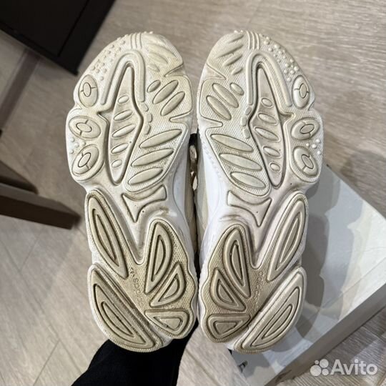 Кроссовки adidas ozweego