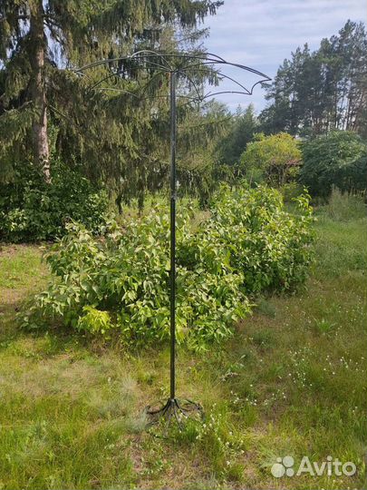 Подставка для цветов напольная металлическая