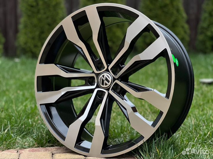 Комплект дисков на Volkswagen Touareg R21