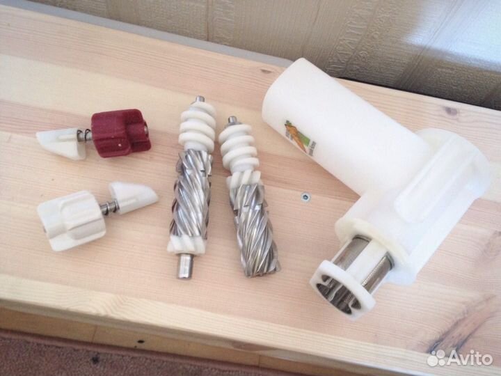 Шнековая соковыжималка Green Power Kempo KP-E1304