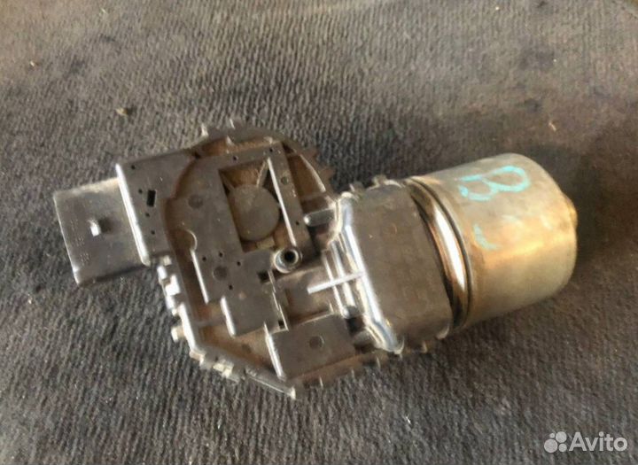 Моторчик стеклоочистителя передний Passat B5