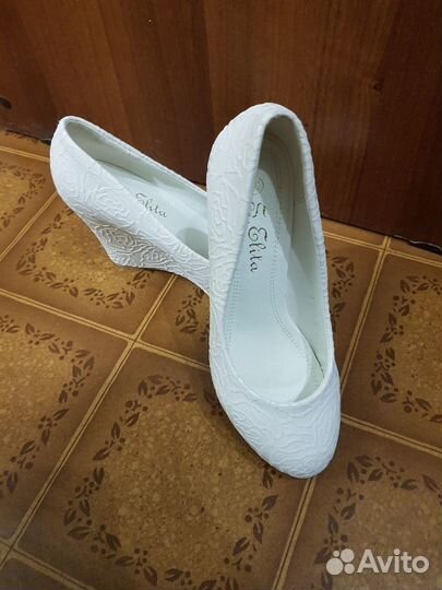 Туфли женские 36 размер белые