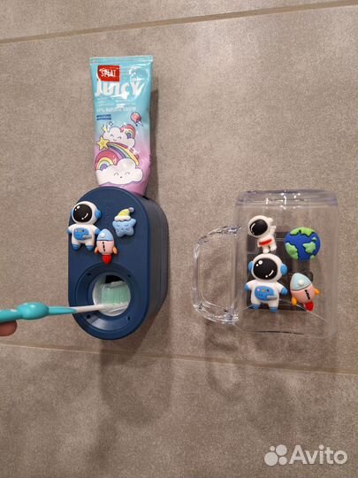 Дозатор для зубной пасты детский