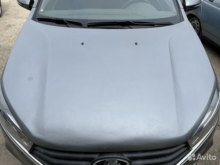 Капот на весту