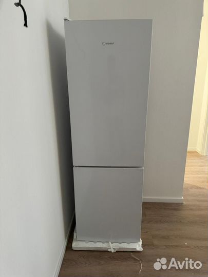 Холодильник Indesit (новый)