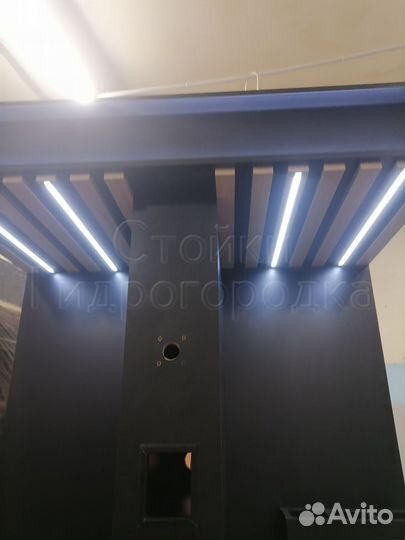 Стойка для кофейни самообслуживания. Кофе-стойка