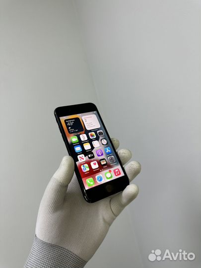 iPhone SE (2020), 64 ГБ