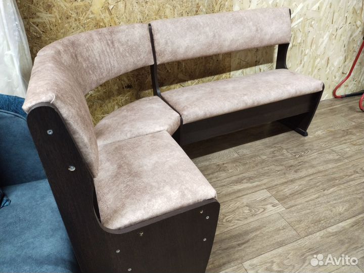 Кухонный мягкий уголок