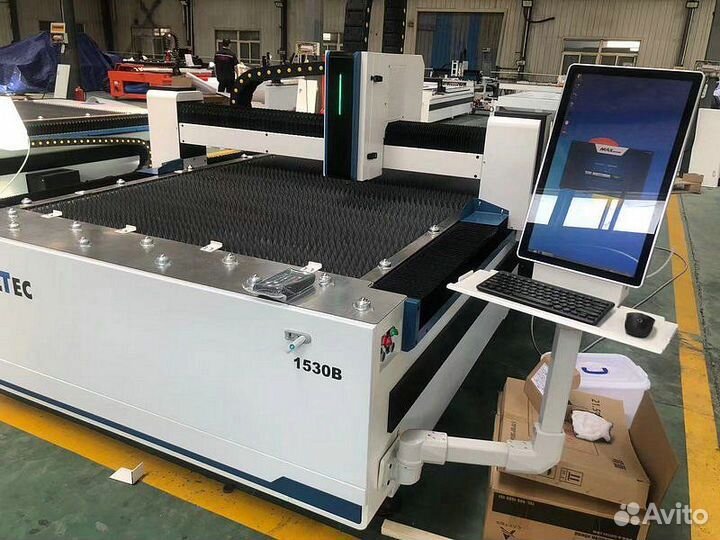 Оптоволоконный лазерный станок 1530B (3000W)