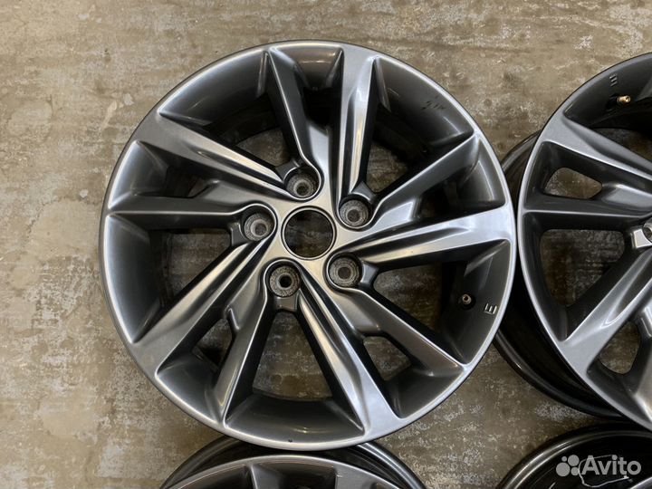 Комплект оригинальных литых дисков Kia Optima R16