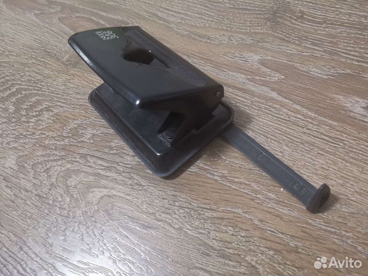 Дырокол SAX 306