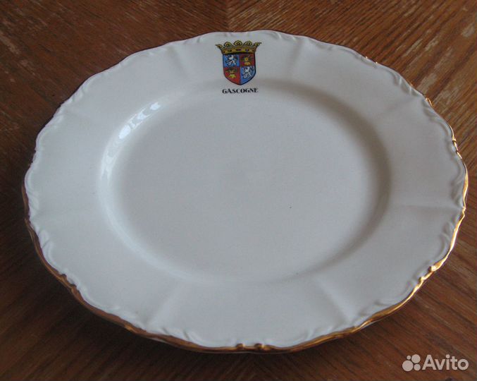 Тарелки с гербами исторических областей Франции