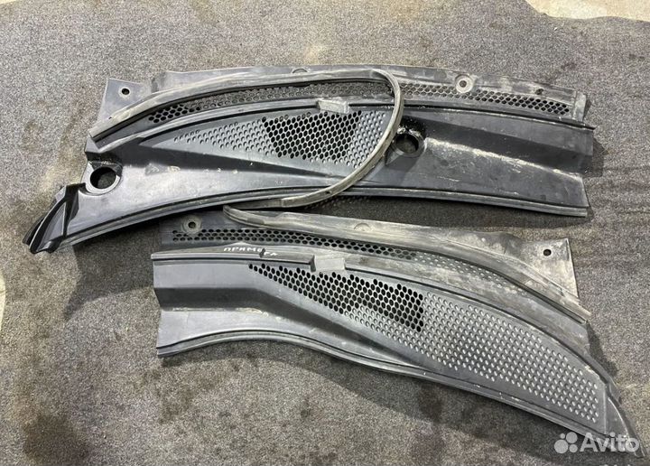 Жабо левое Nissan Primera P12