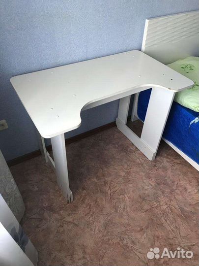 Письменный стол