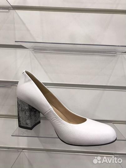 Белые туфли 36,37,39,40 Goergo