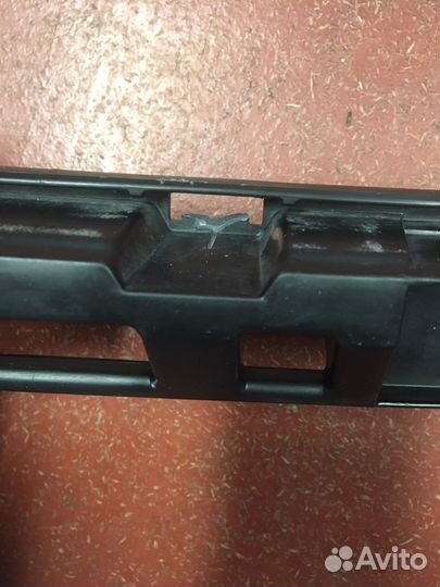 Направляющия заднего бампера Фольксваген Поло