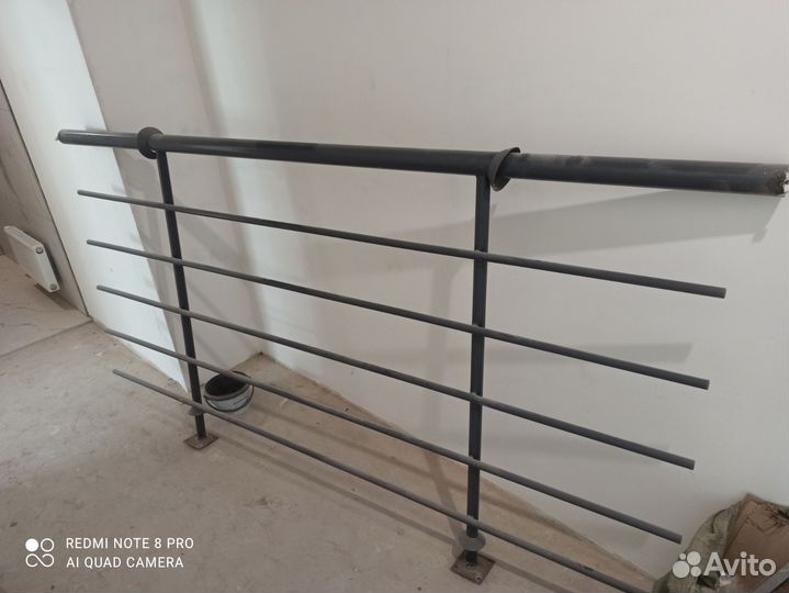 Металл решётка с балкона