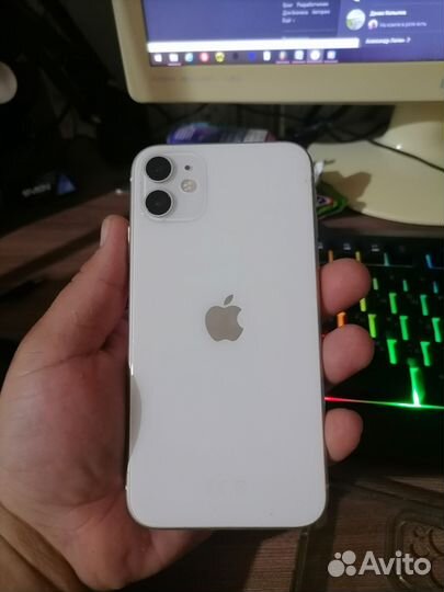 iPhone 11, 64 ГБ