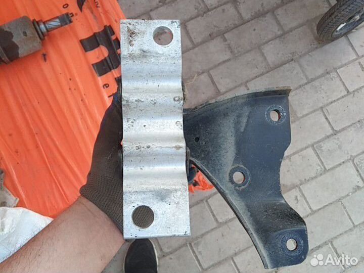 Опора двигателя верхняя Рено Сандеро степвей