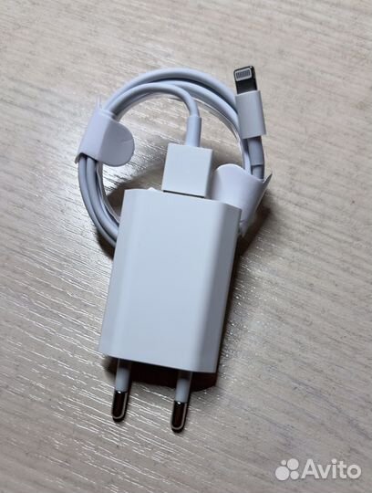 Зарядка на айфон оригинал