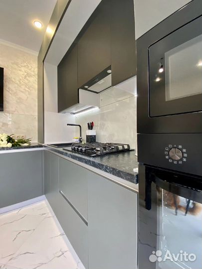 Кухня на заказ с доводчиками в Новосибирске