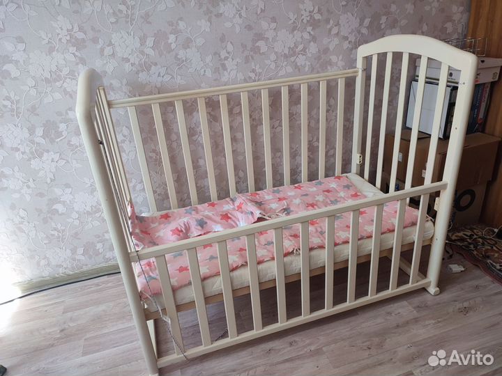 Детская кроватка