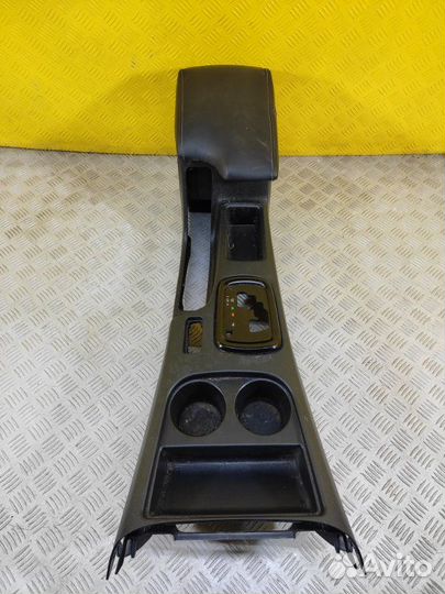 Подлокотник Toyota Hilux (2015-2021) 2.4 D 2GD-FTV