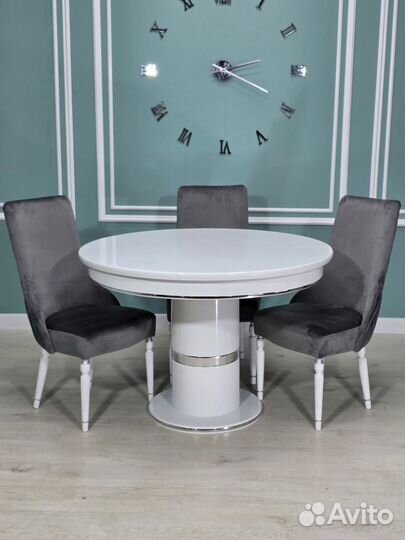 Стол и стулья