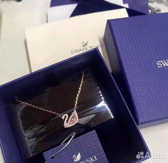 Сваровски лебедь