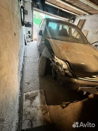 Toyota Corolla 1.6 МТ, 2003, битый, 200 000 км