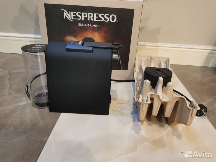 Капсульная кофемашина Nespresso Essenza mini