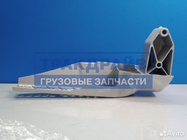 Кронштейн крепления правого порога Мерседес Актрос