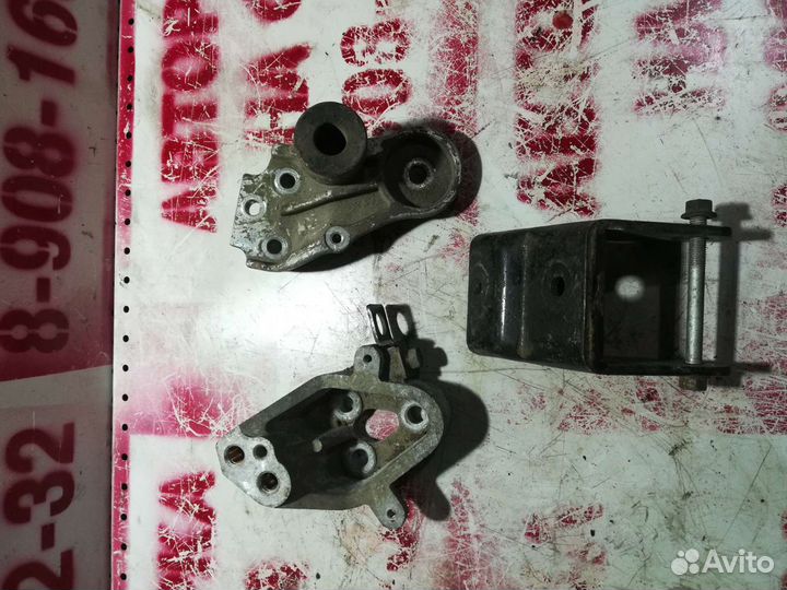 Кронштейн подушки левый для hyundai verna