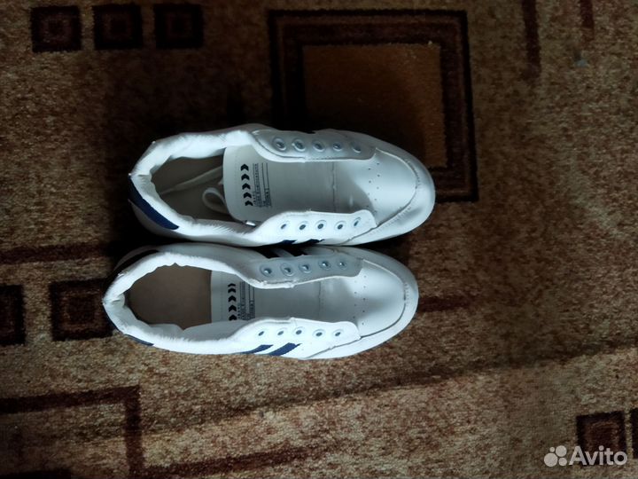 Кроссовки женские