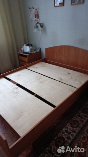 Продам двухспальную кровать бу