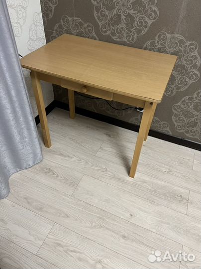 Стол столик