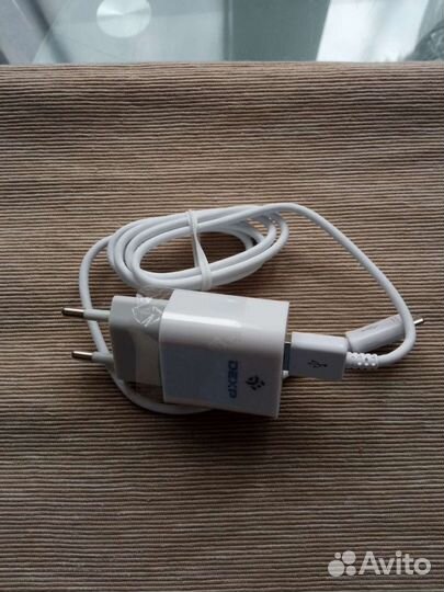Зарядное устройство для телефона новое