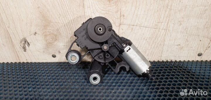 Моторчик задний Volkswagen Touareg 7L