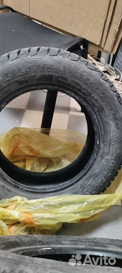 Goodyear Ultragrip 600 215/65 R16 98T