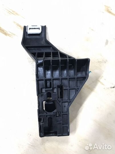 Конштейн консоли Passat B8