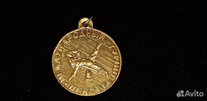 Медали разные