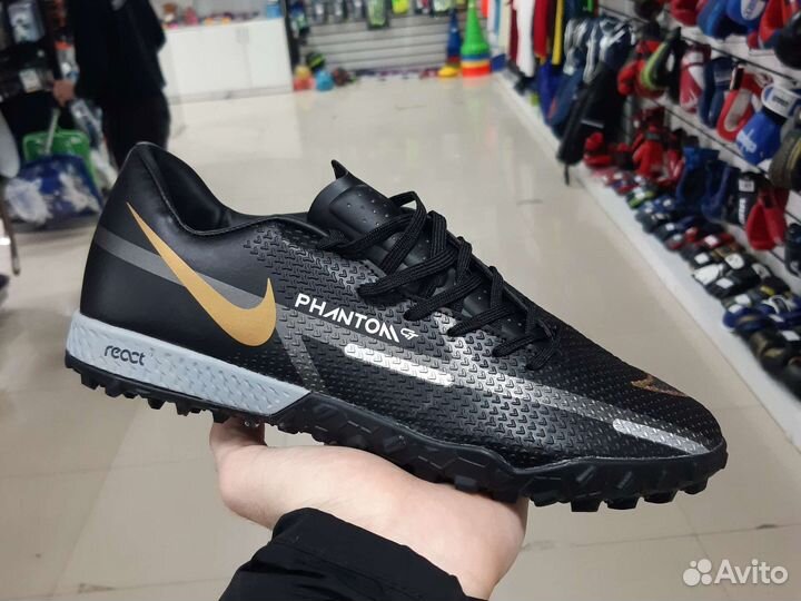 Футбольные шиповки