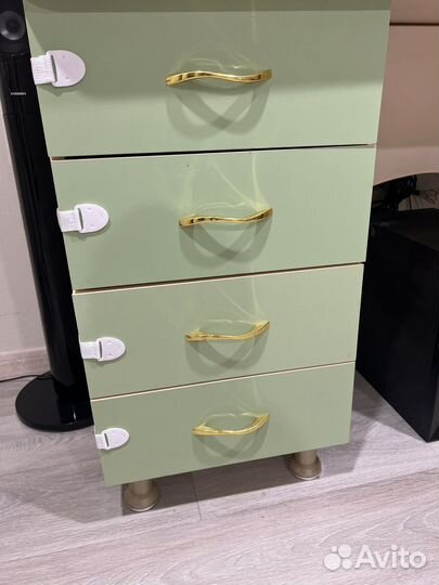 Маникюрный стол