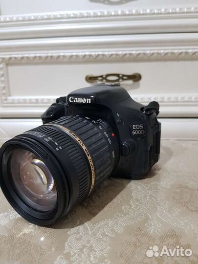 Зеркальный фотоаппарат Canon 600d
