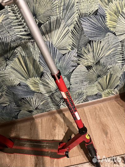 Самокат взрослый - подростковый Shell Ferrari