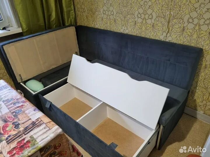 Кухонный угловой диван со спальным местом
