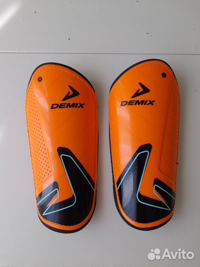 Щитки футбольные