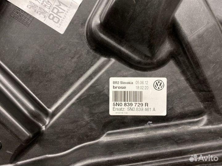 Стеклоподъемник задний левый Volkswagen Tiguan 5N2