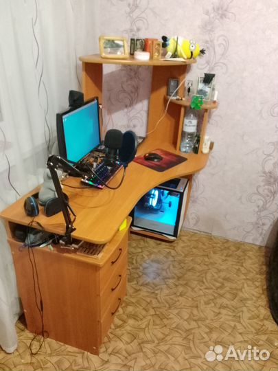 Компьютерный стол